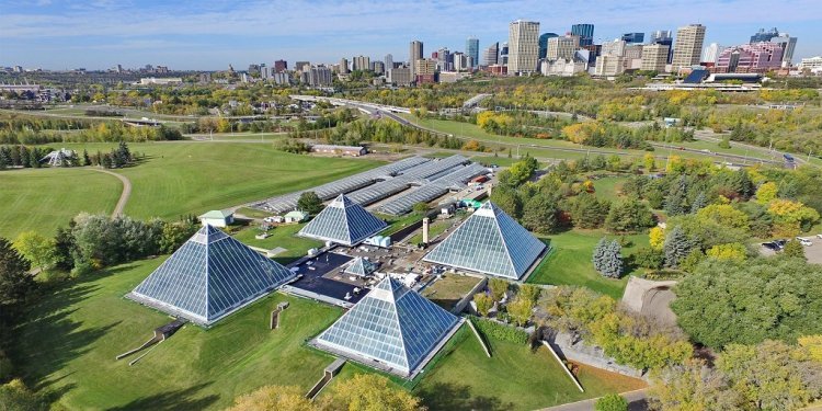 How Professional Land Surveyors In Edmonton Work With Engineers and Contractors