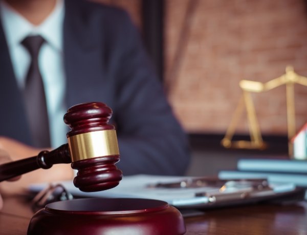 The Role of a Lawyer in Dhaka in Drafting Legal Agreements